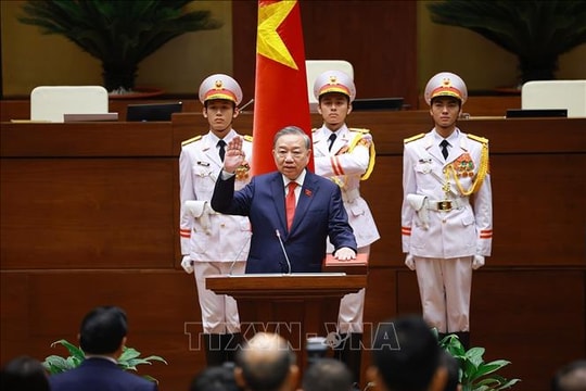Điện, thư và thông điệp chúc mừng các đồng chí Lãnh đạo chủ chốt