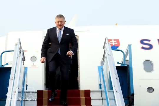 Slovak Prime Minister begins official visit to Vietnam