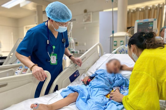 Bé trai 5 tuổi trong vụ xe khách lao xuống vực ở Tam Đảo qua cơn nguy kịch