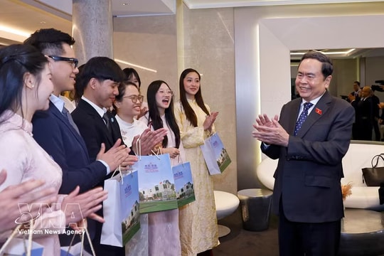 NA Chairman meets Vietnamese students in Italy