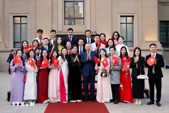 Tổng Bí thư, Chủ tịch nước Tô Lâm gặp gỡ cộng đồng người Việt Nam tại Trung Quốc