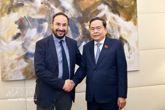 NA Chairman meets Italy’s Communist Reconstruction Party leader in Rome
