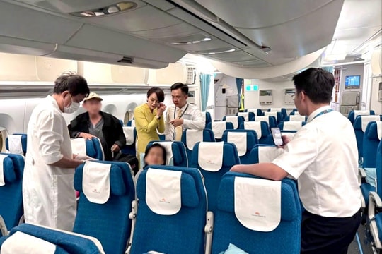 Xử lý khẩn cấp ca hành khách bất tỉnh trên chuyến bay Mỹ - TP. Hồ Chí Minh