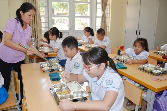 Đồng Nai: Siết chặt an toàn thực phẩm bếp ăn trường học