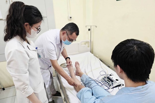 Thói quen khoanh chân, nam thanh niên 19 tuổi suýt liệt vận động