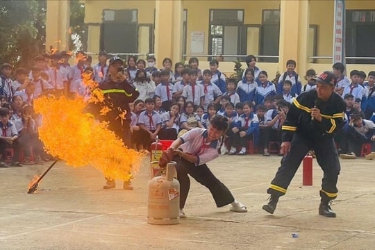 Lâm Đồng: Tuyên truyền kỹ năng phòng, chống đuối nước và phòng cháy, chữa cháy cho hơn 1.500 học sinh
