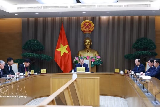 Vietnamese Prime Minister holds phone talks with Singaporean counterpart