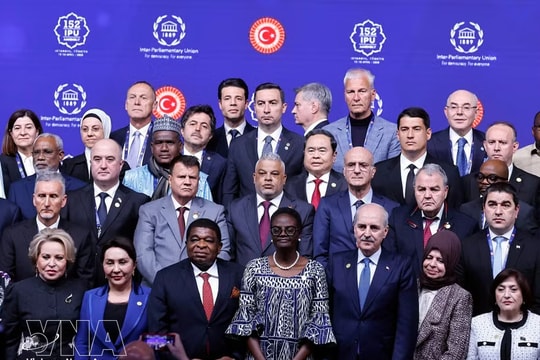 Vietnam’s top legislator attends opening of IPU-152