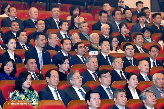 Top Vietnamese leader attends friendship music concert in Beijing