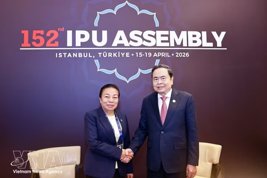 Leaders of Vietnamese, Lao parliaments pledge to share legislative experiences