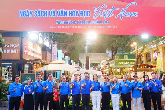Thanh niên Quốc hội tham quan, hưởng ứng Ngày sách và Văn hoá đọc