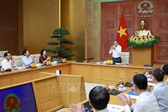 Giảm thủ tục, giảm chi nhưng phải bảo đảm thu nhập cho công chức, viên chức