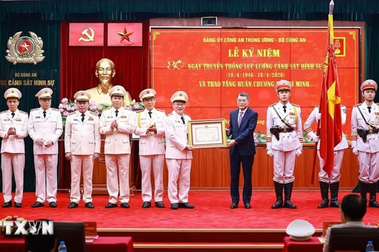 Lực lượng Cảnh sát hình sự đón nhận Huân chương Hồ Chí Minh