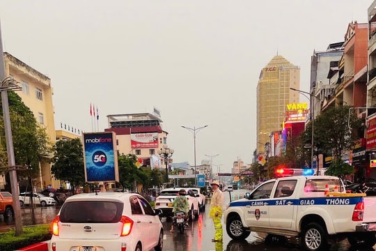 Thái Nguyên: Phân luồng, chống ùn tắc tại nhiều điểm ngập úng sau mưa lớn