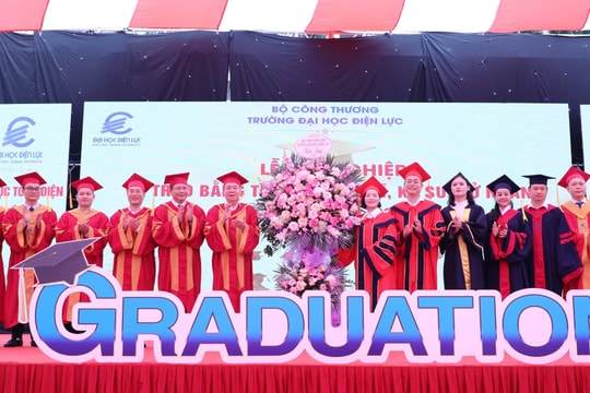 Gần 1.500 tân khoa Trường Đại học Điện lực nhận bằng tốt nghiệp