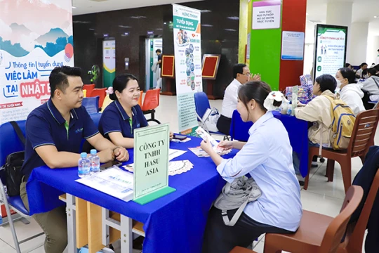 Gần 28.900 lao động Việt Nam đi làm việc ở nước ngoài