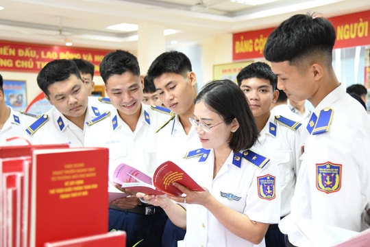 Những trang sách bồi đắp bản lĩnh người chiến sĩ Cảnh sát biển