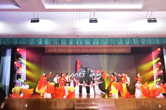 Sôi nổi hội thi “Giai điệu tuổi 50” chào mừng 50 năm ngày thành lập Bệnh viện C Đà Nẵng