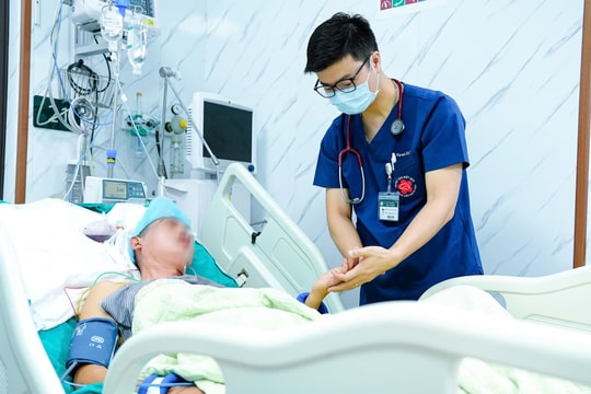 Thói quen tắm ngay sau khi đi nắng dễ gây đột quỵ nguy hiểm