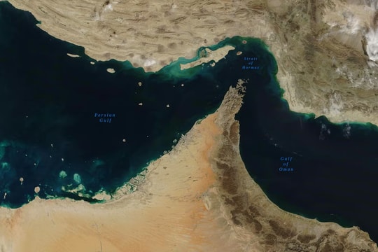 Đòn bẩy địa chính trị và bài học từ eo biển Hormuz