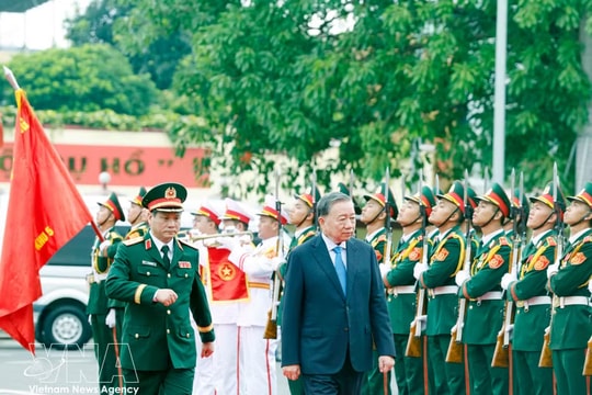 Top leader requests Military Region 5 to play core role in building all-people defence
