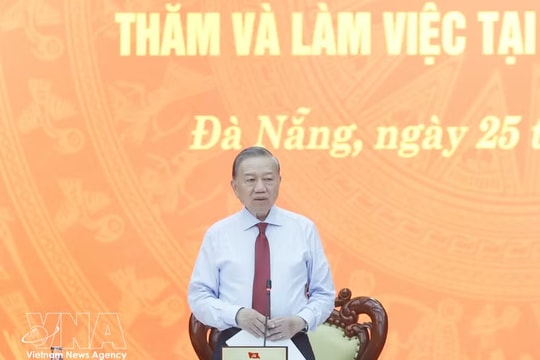 Top leader urges Da Nang city to develop into major national growth pole