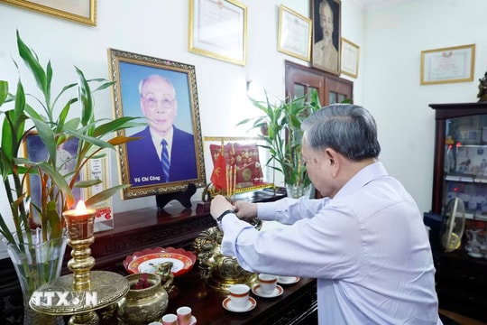 Tổng Bí thư, Chủ tịch nước Tô Lâm dâng hương tưởng nhớ các đồng chí lãnh đạo tiền bối