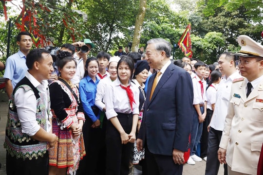 Từ Đền Hùng, nghĩ về trách nhiệm với Nhân dân và tương lai đất nước