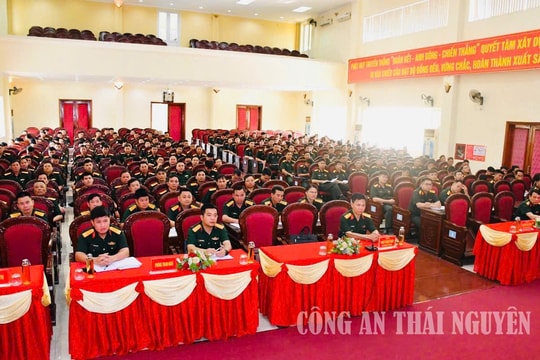 Thái Nguyên: Tuyên truyền an toàn giao thông cho cán bộ, chiến sĩ, công nhân viên Sư đoàn 312, Quân đoàn 12