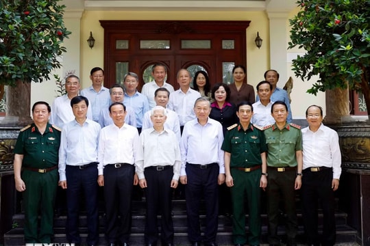 Tổng Bí thư, Chủ tịch nước Tô Lâm thăm các đồng chí nguyên lãnh đạo Đảng, Nhà nước và Mẹ Việt Nam Anh hùng