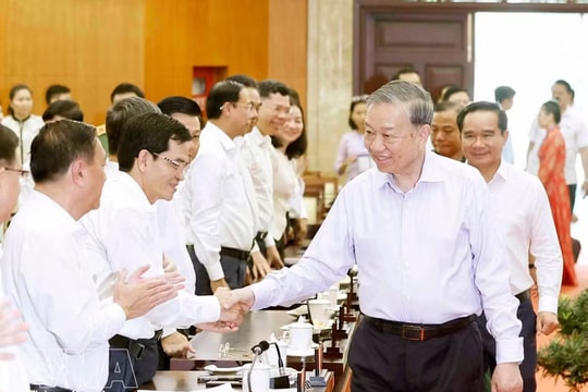 Top leader urges Ho Chi Minh City to turn strategic resolutions into tangible outcomes