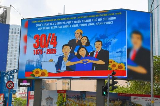 TP. Hồ Chí Minh rực sắc cờ hoa mừng lễ 30/4