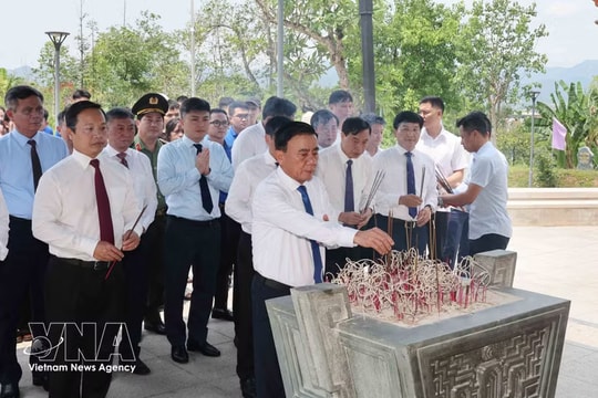 Senior Party official pays tribute to fallen heroes in Dien Bien province