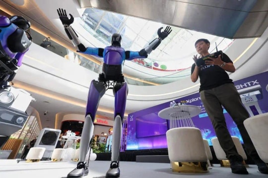 Singapore tăng tốc phát triển vệ tinh và robot hình người cho an ninh nội địa