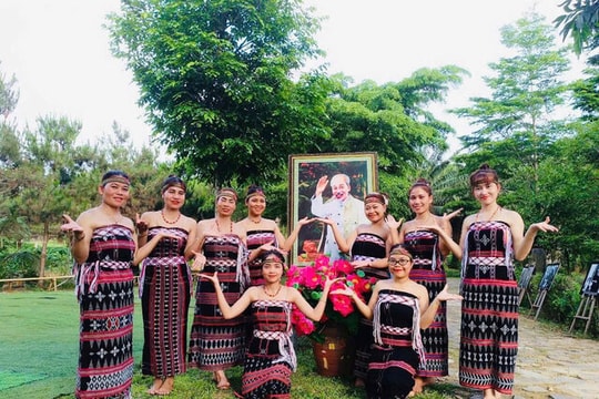 Bác Hồ trong trái tim đồng bào các dân tộc Việt Nam