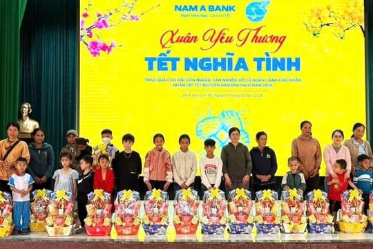 Nam A Bank trao tặng 10 tỷ đồng hưởng ứng Tháng Nhân đạo năm 2026