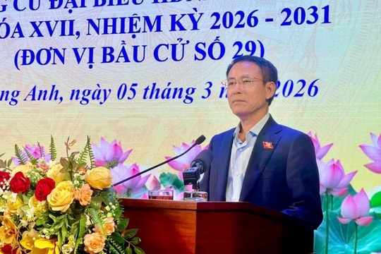 Phó Bí thư Thường trực Thành ủy Nguyễn Trọng Đông và các ứng viên tiếp xúc cử tri, vận động bầu cử