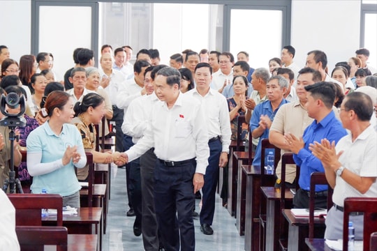 Chủ tịch Quốc hội Trần Thanh Mẫn tiếp xúc cử tri tại Thành phố Hồ Chí Minh