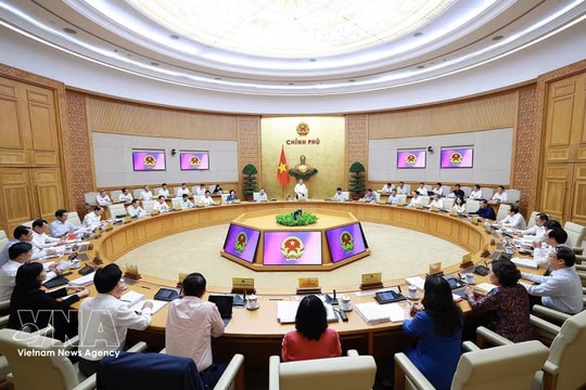 PM chairs April cabinet meeting to review socio-economic performance