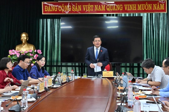 Phó Chủ tịch Quốc hội Nguyễn Hồng Diên làm việc với Thường trực Ủy ban Khoa học, Công nghệ và Môi trường