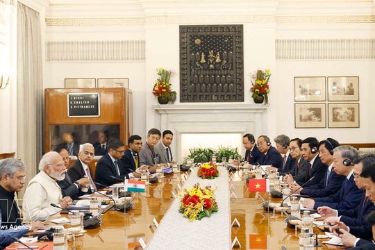 Top Vietnamese leader holds talks with Indian PM