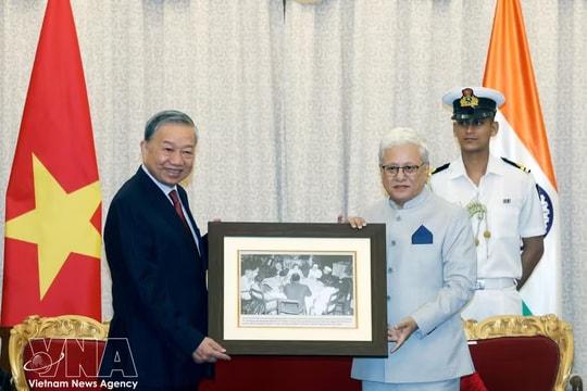 Top Vietnamese leader receives Governor of India's Maharashtra state