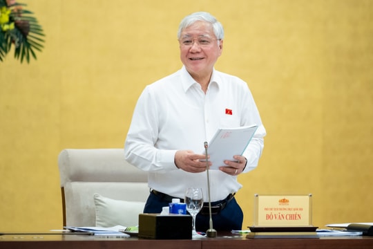 Phó Chủ tịch Thường trực Quốc hội Đỗ Văn Chiến chủ trì họp giao ban với Thường trực các cơ quan của Quốc hội