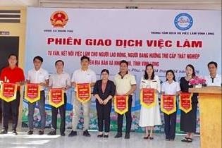 Vĩnh Long: Tư vấn, kết nối việc làm cho người lao động, người đang hưởng trợ cấp thất nghiệp