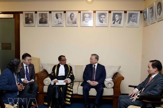 Top leader of Vietnam stresses parliamentary ties' importance to relations with Sri Lanka