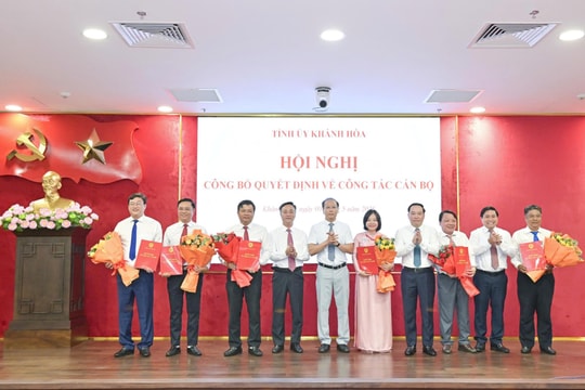 Khánh Hòa công bố các quyết định về công tác cán bộ