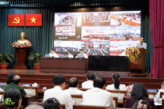Bí thư Thành ủy TP. Hồ Chí Minh Trần Lưu Quang tiếp xúc cử tri sau Kỳ họp Quốc hội