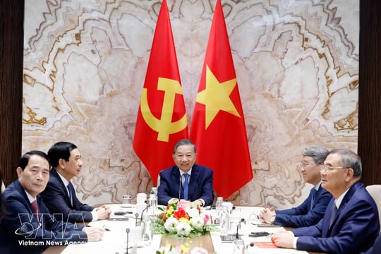 Top Vietnamese leader affirms high regard for ties with Switzerland during phone talks