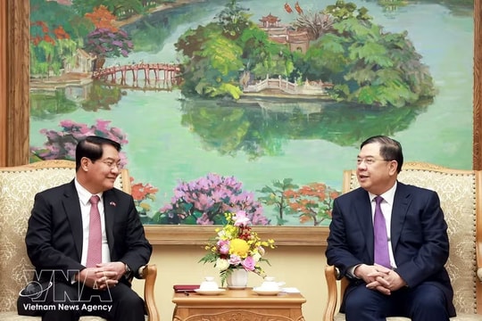 Standing Deputy PM receives Vientiane capital’s leader