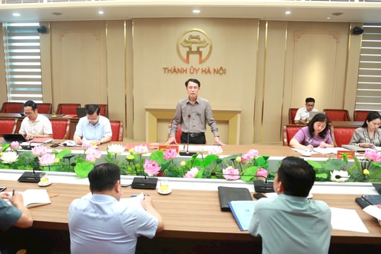 Phó Bí thư Thường trực Thành ủy Hà Nội làm việc với Ban Thường vụ Đảng ủy phường Bạch Mai, xã Trung Giã